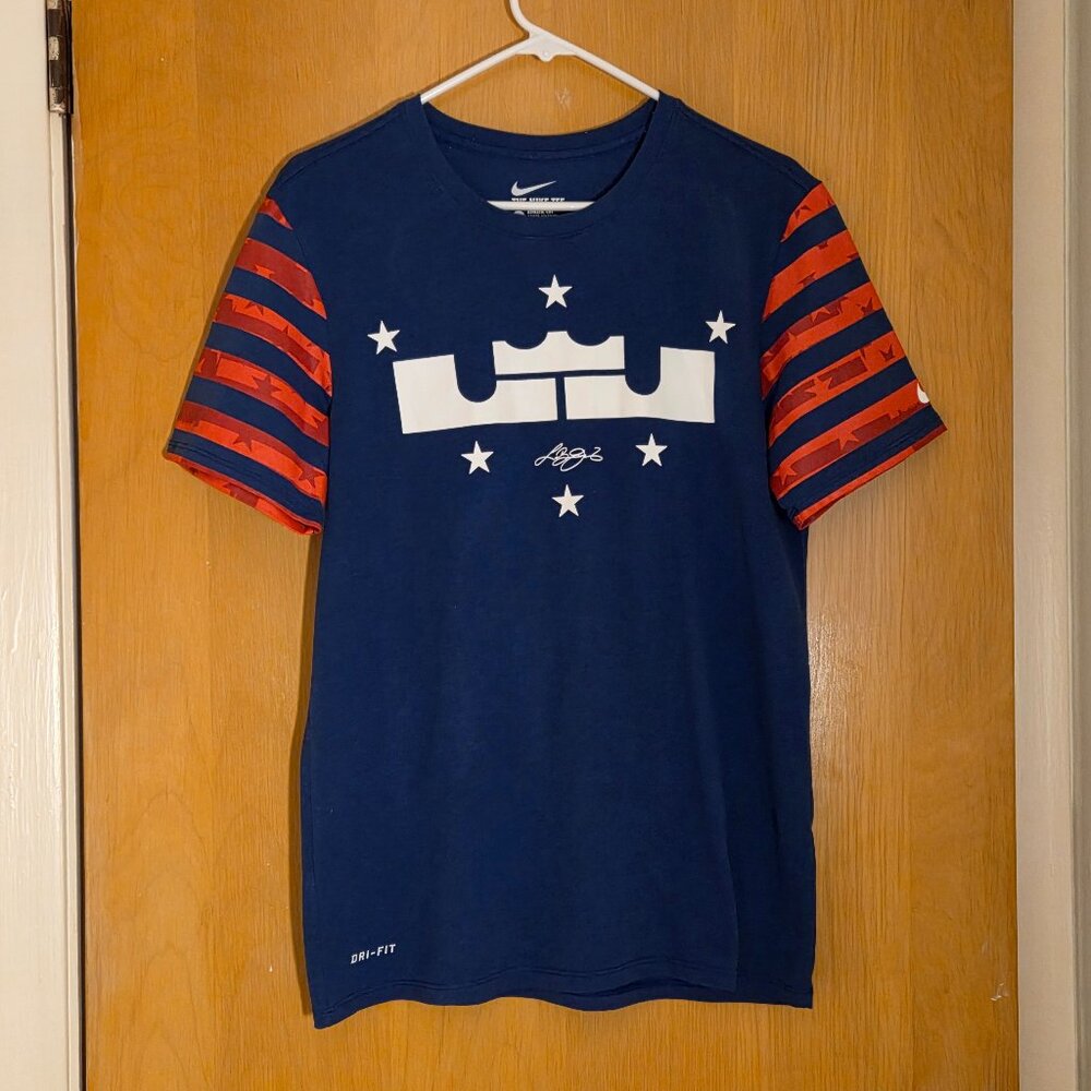 LeBron James Nike Tee Dri-Fit July 4 T-Shirt Mens M Stars and Stripes Crown